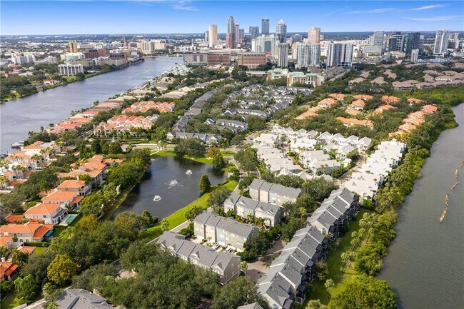 Foto del edificio - 1427 Harbour Walk Dr