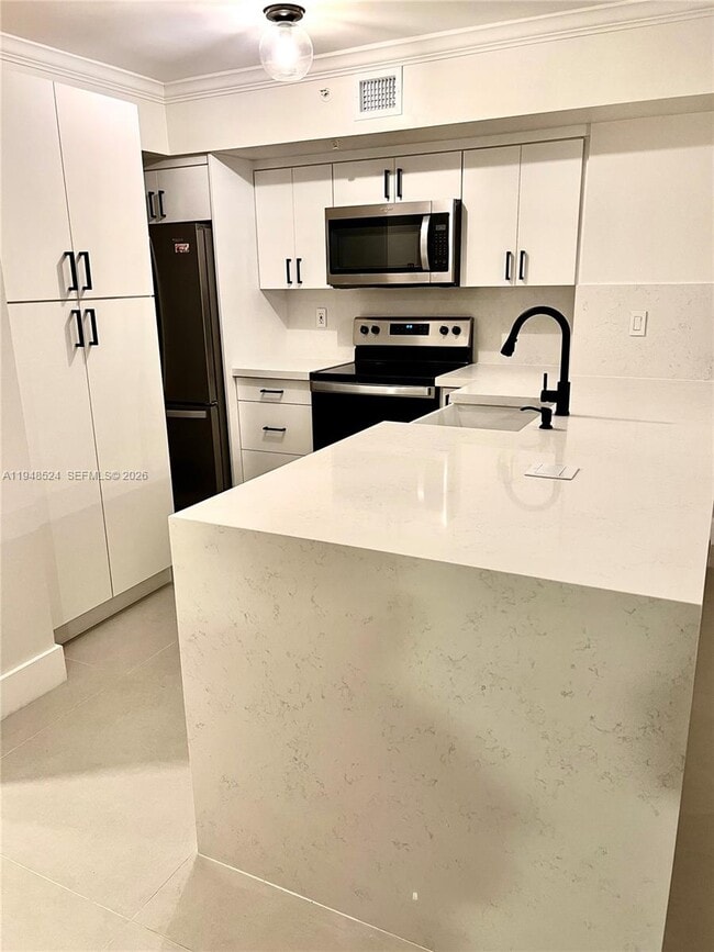 Building Photo - 2640 S University Dr