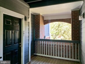 Building Photo - 20301 Beechwood Terrace