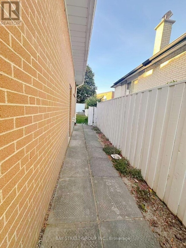 Building Photo - 24 Wyvern Rd