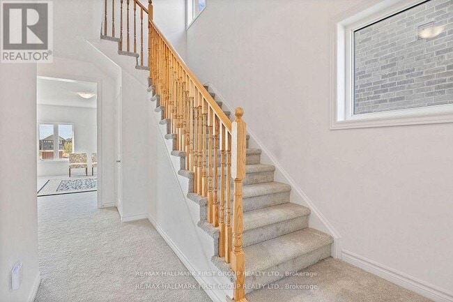 Building Photo - 312 Russell St