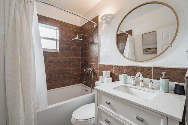 Foto del edificio - 1016-1042 NW 42nd St