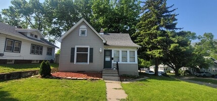 Building Photo - 2203 15th Ave