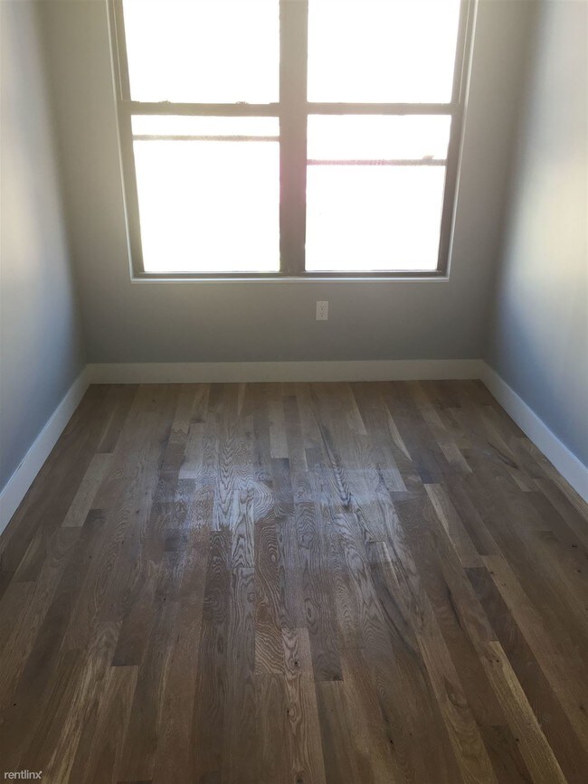 Foto del edificio - 3 br, 1.5 bath  - 396 Crescent St