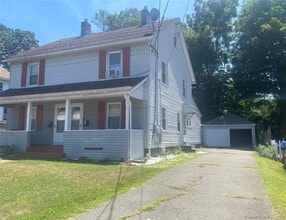 Building Photo - 130 School St