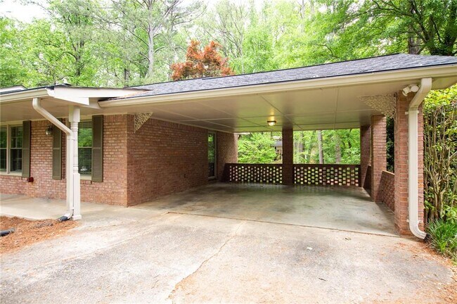 Building Photo - 2852 Talisman Ct NE