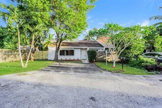 Building Photo - 2904 NW 67th Ct