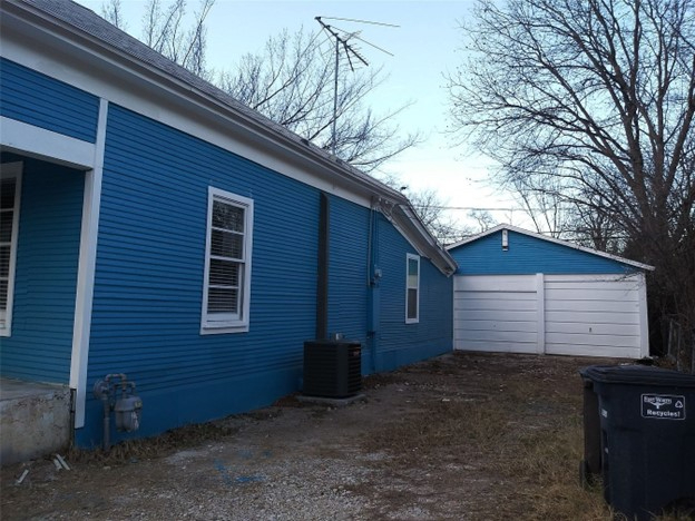 Building Photo - Room in House on E Terrell Ave