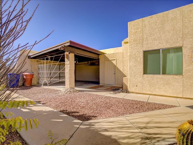 Foto del edificio - 2 Bedroom 2 Bathroom Townhome!!