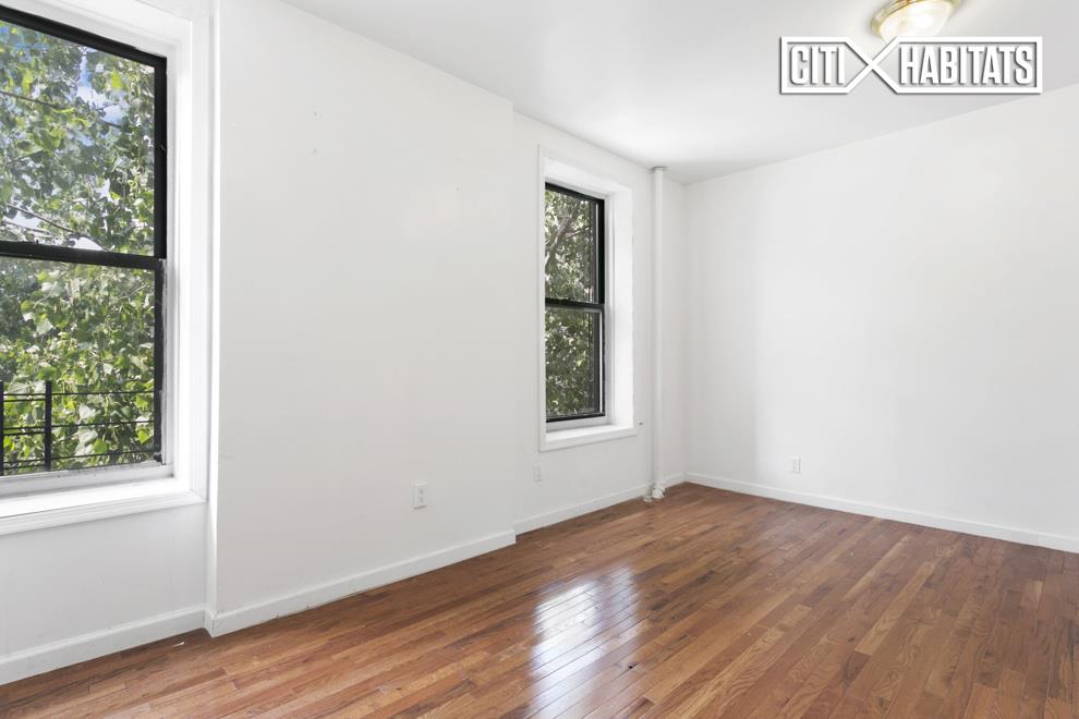 Foto del edificio - 204 E 112th St