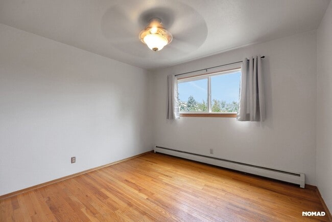 Building Photo - 3636 Royal Dr