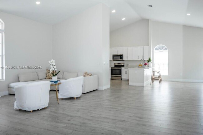 Foto del edificio - 8325 NW 161st Terrace