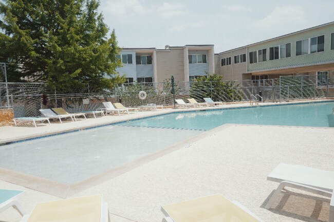Foto del edificio - 604 N Bluff Dr