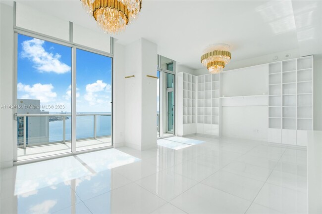 Building Photo - 300 S Biscayne Blvd