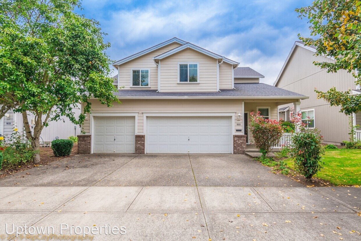 Primary Photo - 4 br, 2.5 bath House - 1651 SE Gerhard Dr