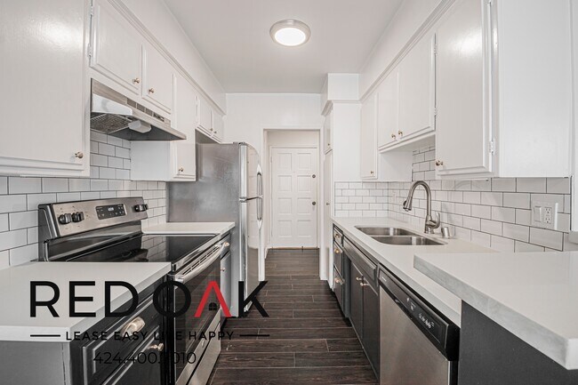 Foto del edificio - 2065 Rodney Dr