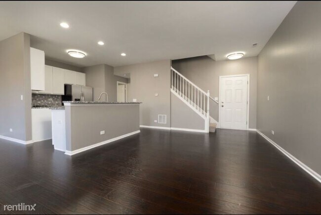 Building Photo - 4036 Blackstone Dr