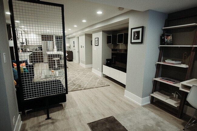 Foto del edificio - 1120 N Oakley Blvd