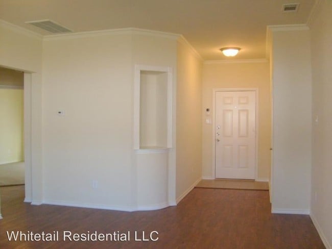 Building Photo - 819 Hibiscus Trl