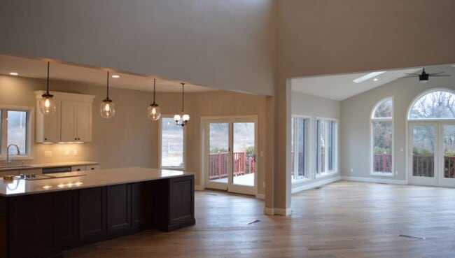 Building Photo - 7640 Valley View Rd