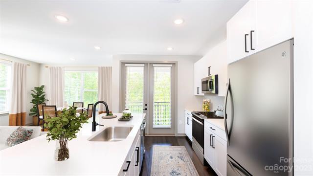 Building Photo - 5116 Harris Pond Dr