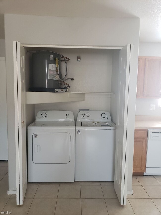 Building Photo - 2 br, 1 bath 4plex - 14340 S Durango Rd / ...