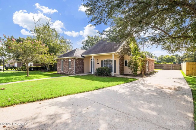Building Photo - 111 Songbird Ln