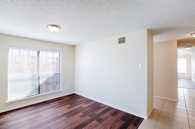 Building Photo - 1340 Todd Dr