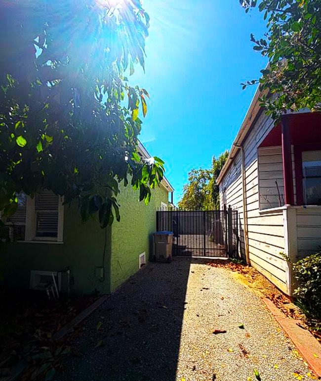 Building Photo - 532 Auzerais Ave