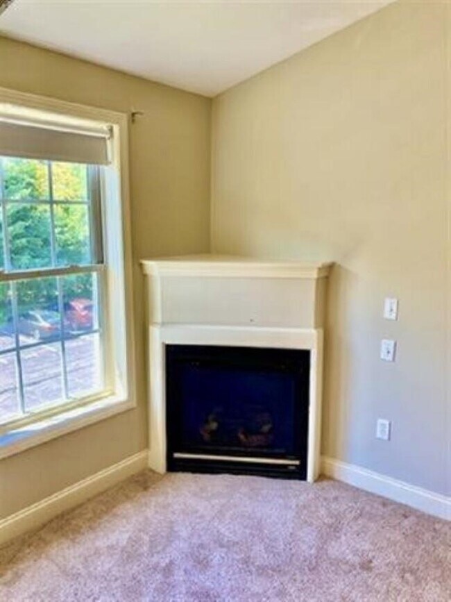 Building Photo - 6 Crestview Cir