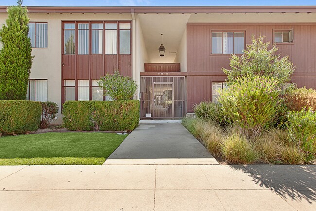 Foto del edificio - Hazeltine Apartments