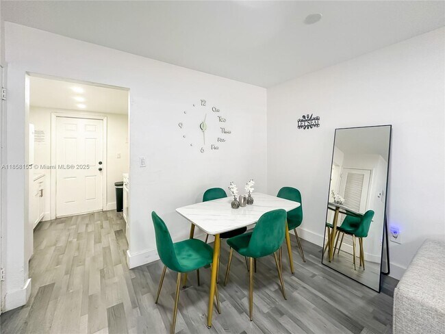 Foto del edificio - 1050 NW 103rd St