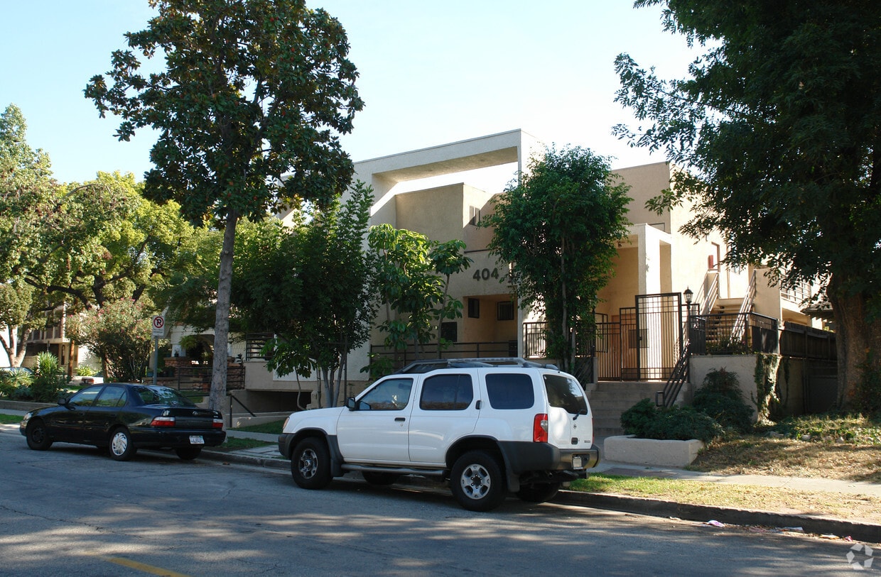 Primary Photo - 404 W Stocker St