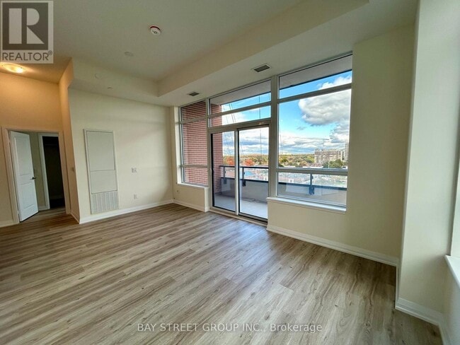 Photo du bâtiment - 3270 Sheppard Ave E