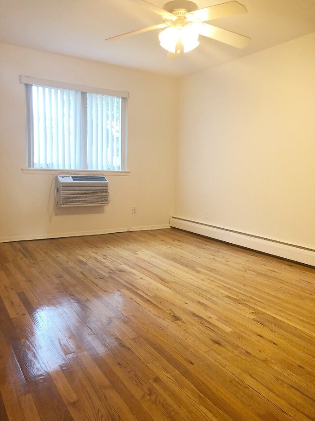 Building Photo - 25-15 35th St