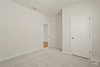 Building Photo - 251 Shade Tree Dr