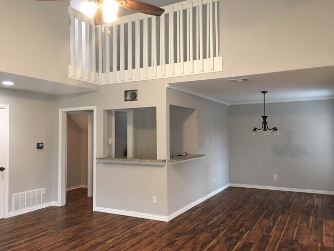 Building Photo - 2124 Avignon Dr