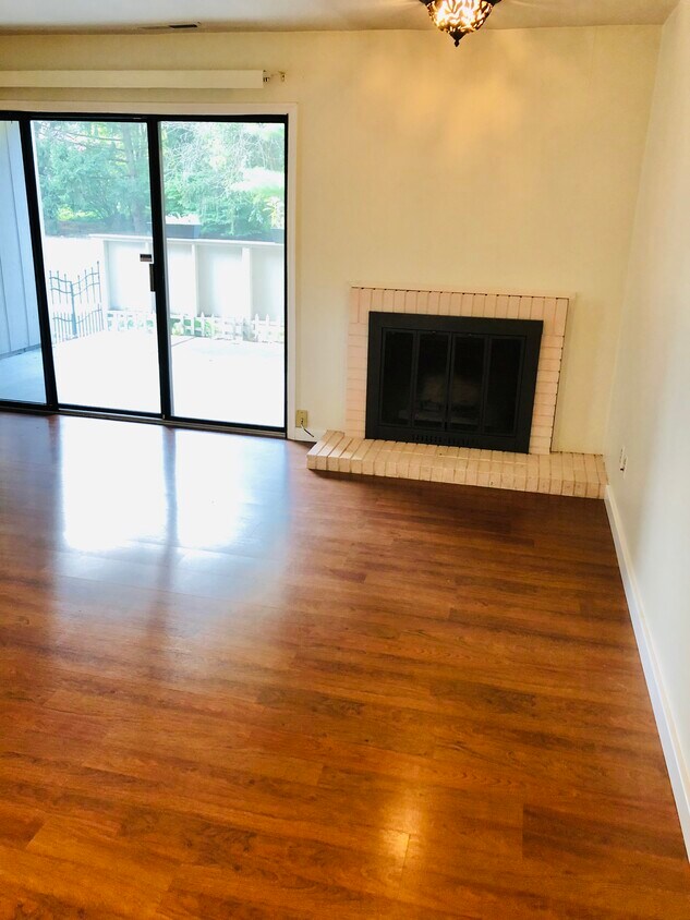 2107 Melrose Dr Unit A, Champaign, IL 61820 Condo for Rent in