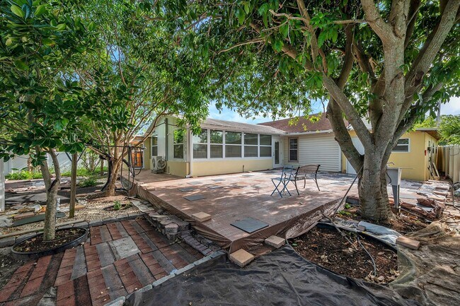 Foto del edificio - Secluded Clearwater Charmer on Cul - De - ...