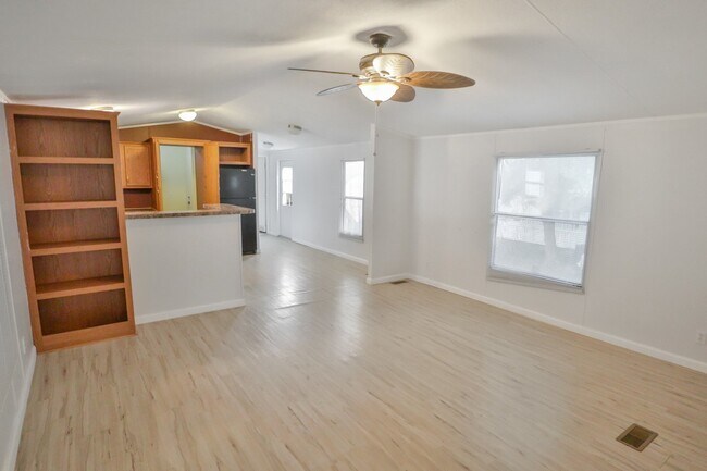 Foto del edificio - Beautifully Renovated 3 Bedroom 2 Bath in ...