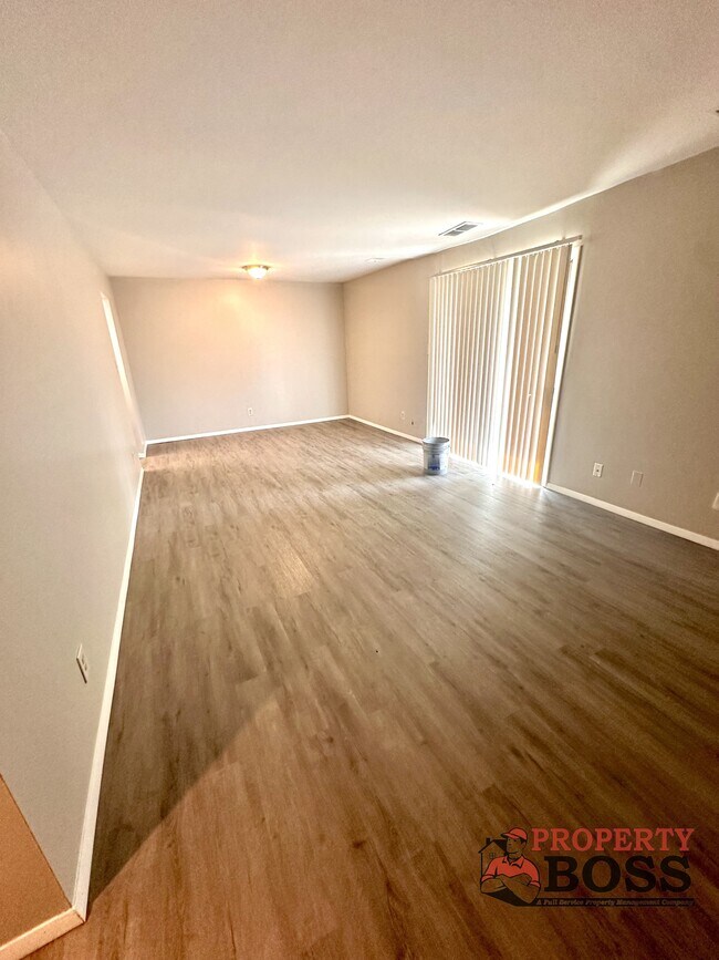Foto del edificio - 7322 Noble St