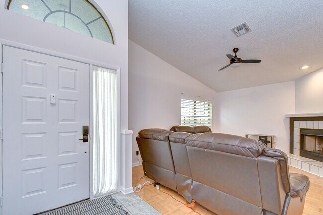 Foto del edificio - 2749 Countryside Blvd