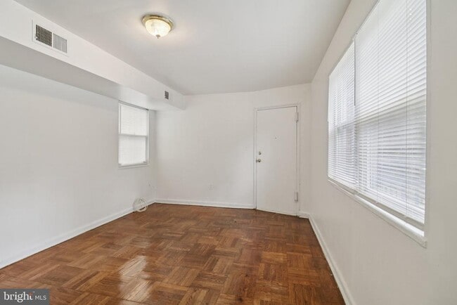 Foto del edificio - 500 Tennessee Ave NE