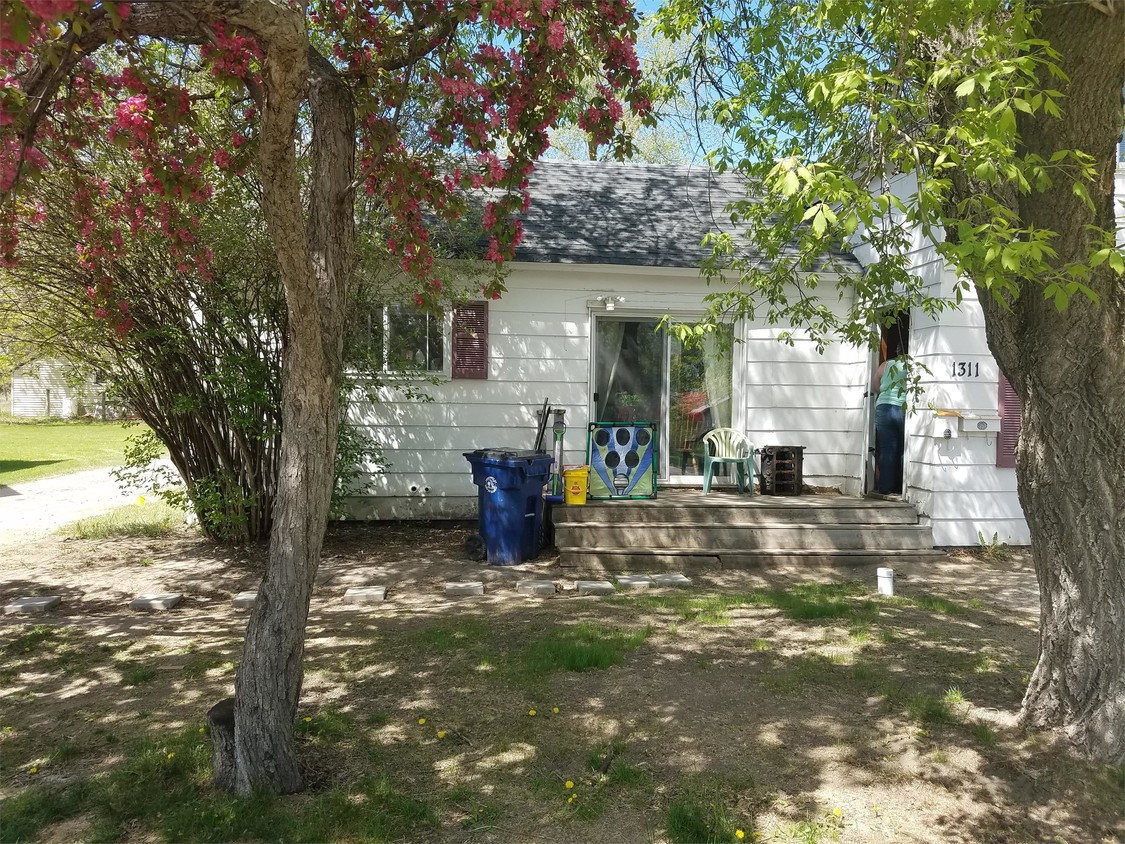 Primary Photo - 1311 Irvine Ave NW