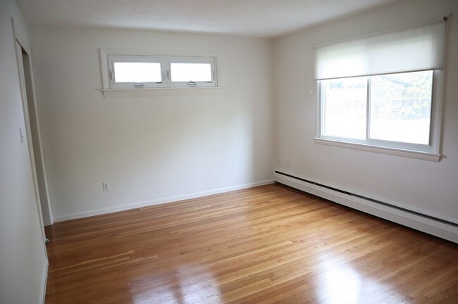 Foto del edificio - 9 Jacqueline Rd