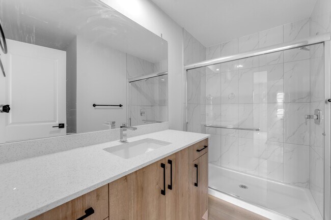 Photo du bâtiment - 6381-6381 King Wynd SW