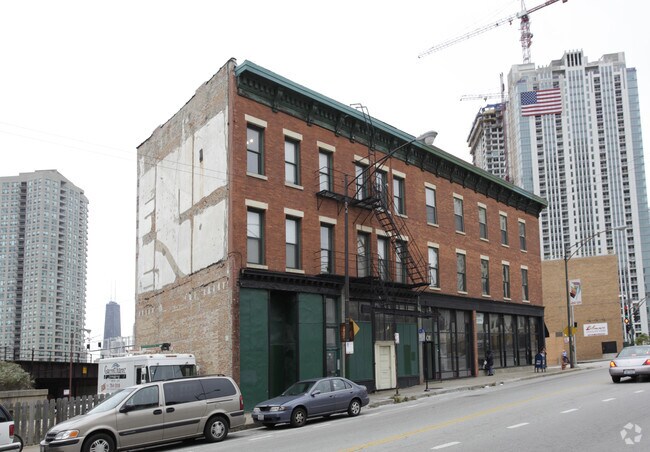 Building Photo - 401-409 N Milwaukee Ave