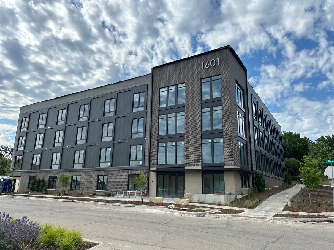 High Street Lofts Apartments in Des Moines, IA