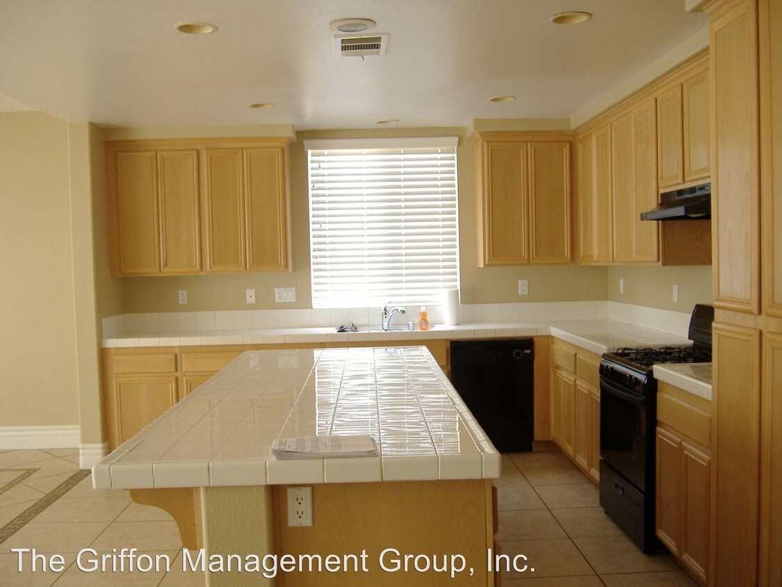 Primary Photo - 5 br, 3 bath House - 1737 Twin Oaks Court