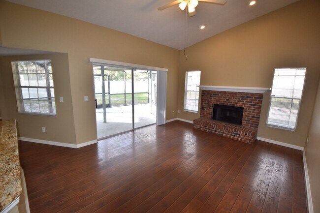 Building Photo - 2218 Groveland Dr